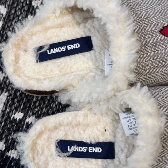 Lands' End Gray Slippers Holiday Sherpa Lined Red Cardinal Bird Christmas - Picture 4 of 10